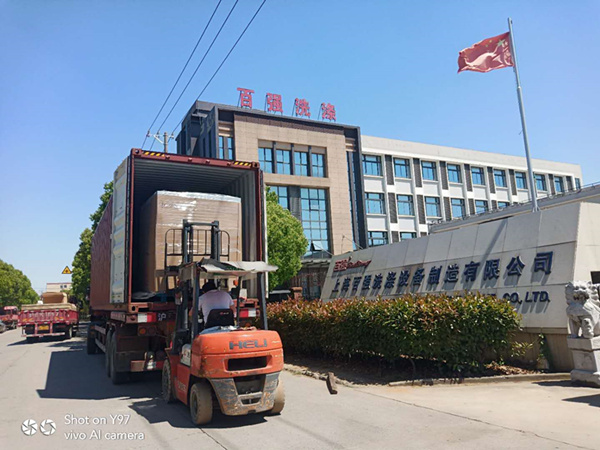 百強洗滌設備今日分別出口韓國 發貨江西